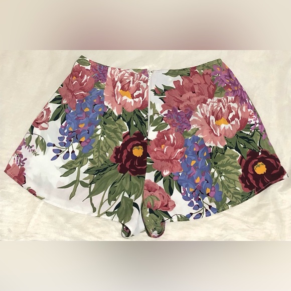 Show Me Your MuMu Floral Print Women's Shorts - Picture 1 of 9